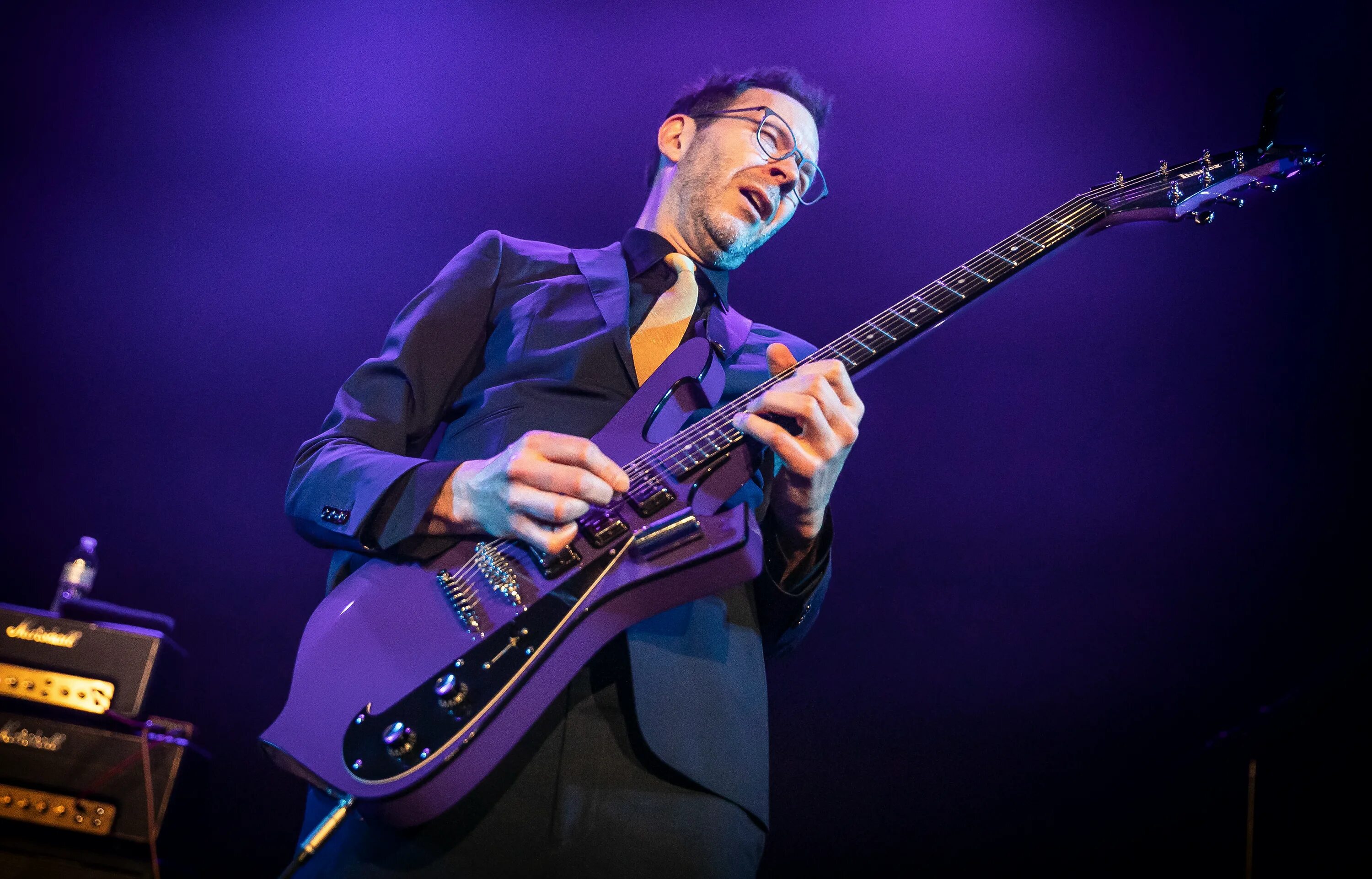 удивленный музыкант. гитарист юрий каспарян. леха никонов харьков 2011. удивленные европейцы. группа electric light orchestra 2017.