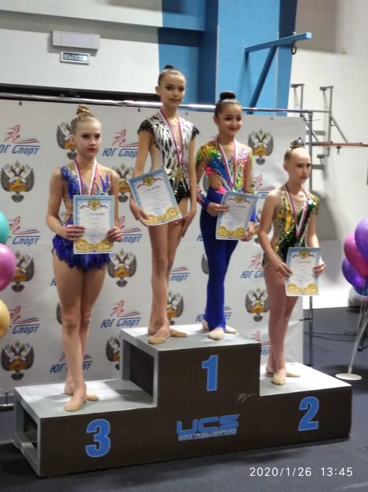 Гимнастика олимпийский вид спорта. Гимнастика картинки. Гимнаст стойка на руках. Спортивная ягимнастика. Гимнастика 1 место.