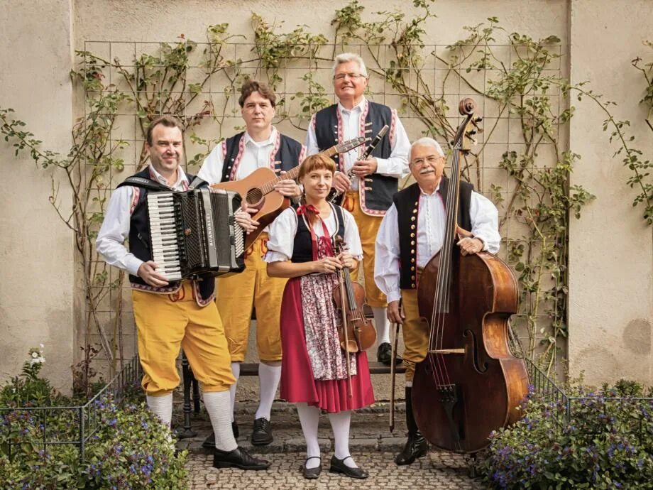Музыкальные традиции. Germany songs. Немецкие музыканты. Музыкальная культура. 2.