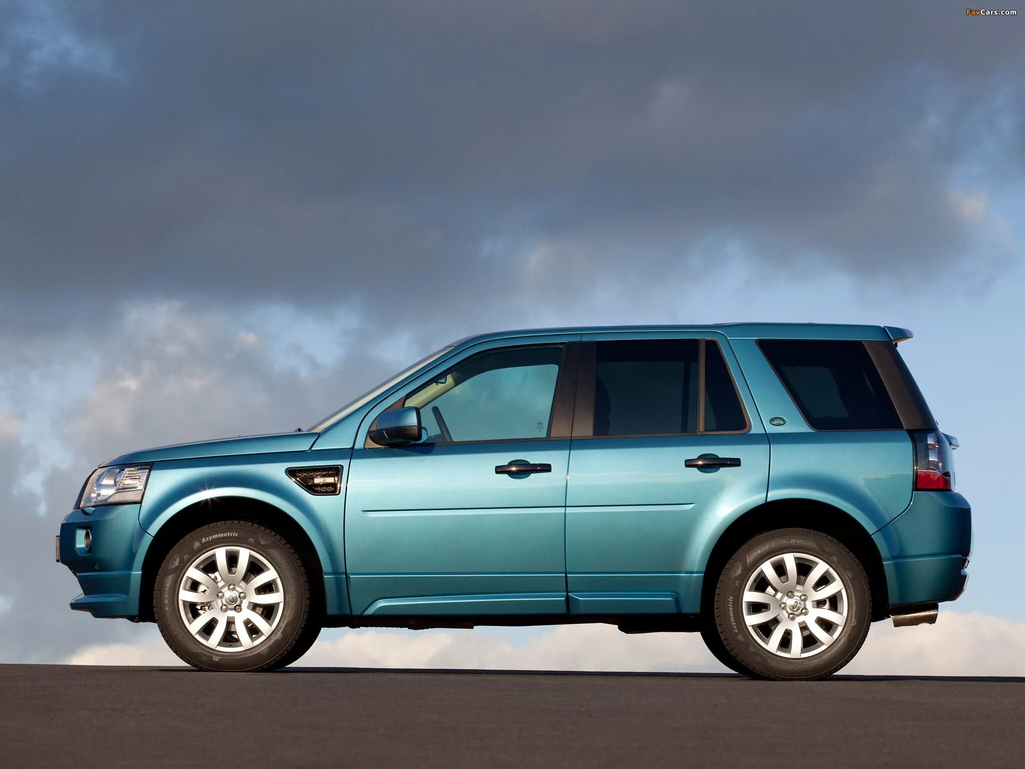 Воздух фрилендер 2. Land Rover Freelander 2. Ленд Ровер Freelander 2. Ленд Ровер Фрилендер 2 2012. Лендровир Фрилендер 2.