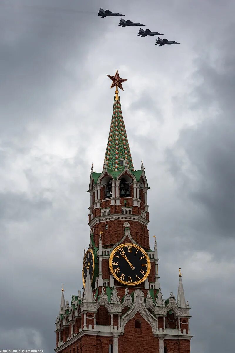 9 май кремль. День Победы Кремль. Кремль победа. Москва Кремль 9 мая. Кремль парад 9 мая.