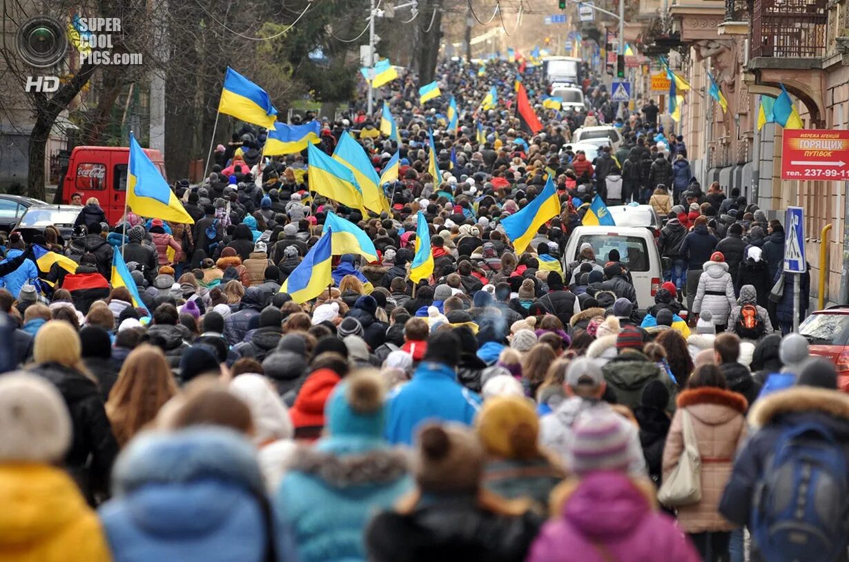 Митинг украинцев. Митинги в Украине 2014. Протесты в Украине. Украина толпа. Майдан митинг.