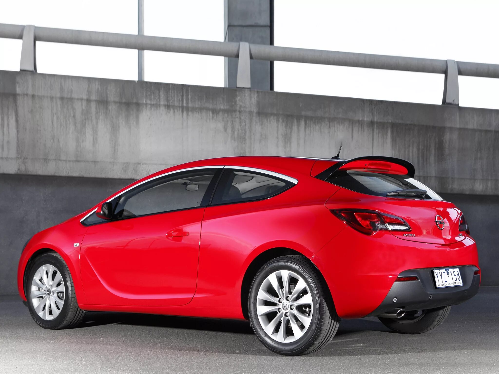 Opel astra j gtc тюнинг. Opel astra gtc j рестайлинг. Opel astra j gtc 2012. Opel astra gtc k рестайлинг. Opel astra gtc 2012 желтый.