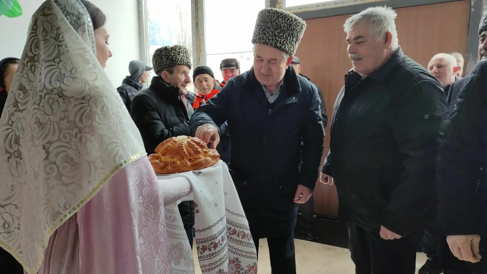 Погода на неделю дубки казбековский. Дубовая роща сулакский каньон. Погода на неделю дубки казбековский. Дубки дагестан школа. Поселок дубки дагестан.