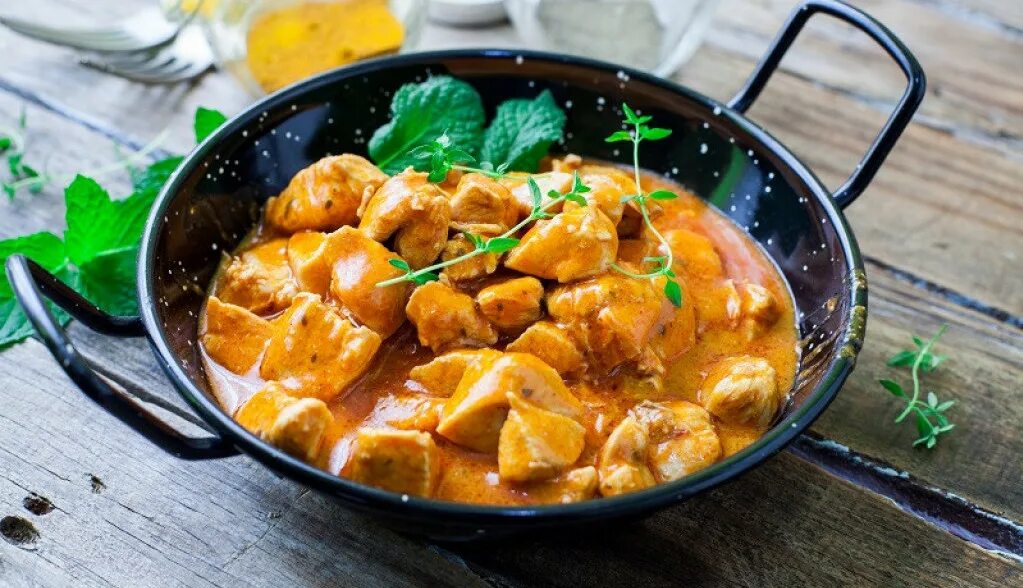 Chicken Tikka Masala. Курица карри фото. Цыпленок карри фото. Navratna Oil Himani.