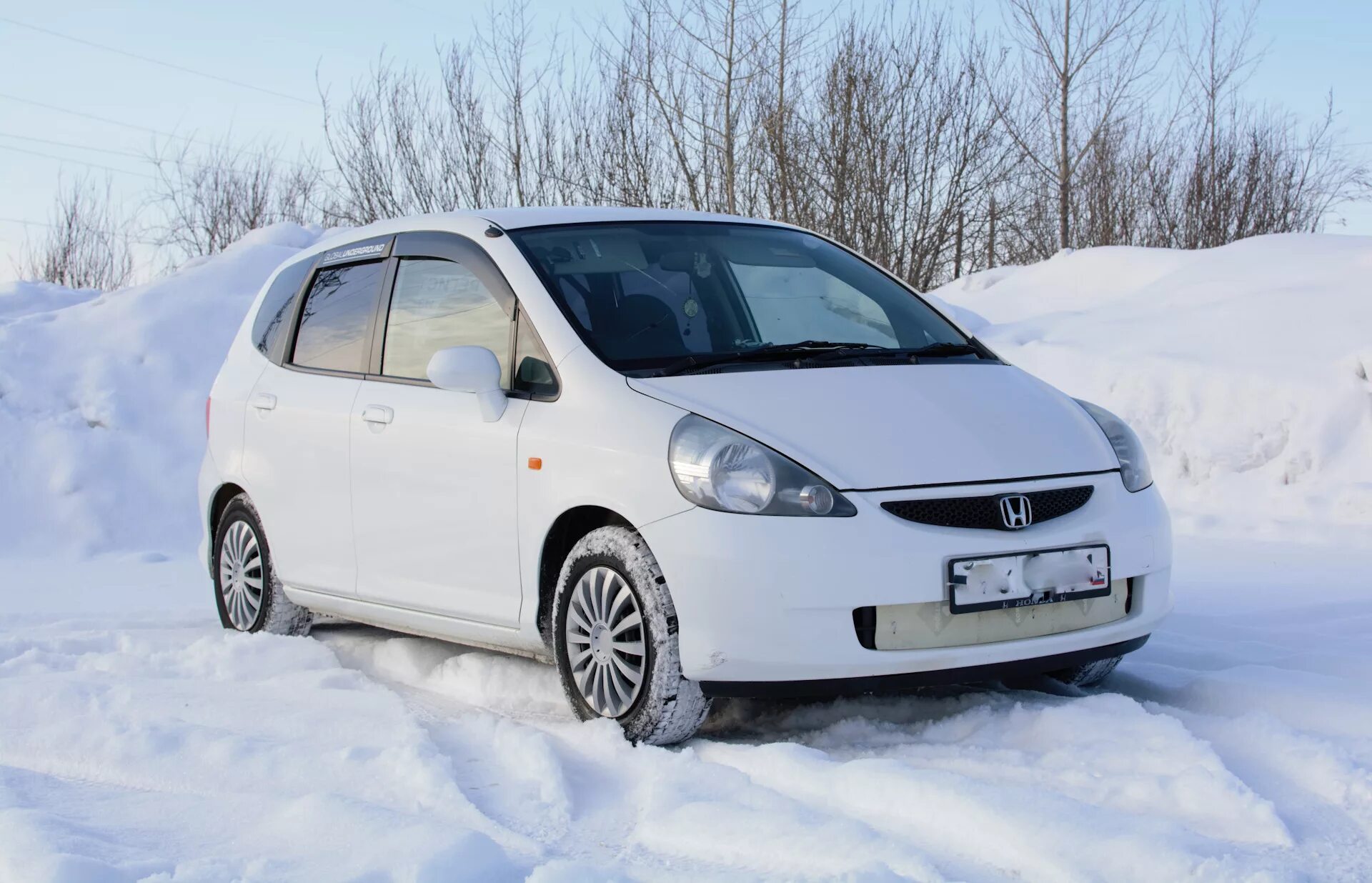 Купить хонда фит в новосибирске. P1885 Honda Fit. P1887 Honda Fit. Машина Хонда фит автономер 25. Шурф Хонда фит.