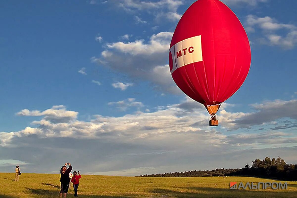 На воздушном шаре минск. Воздушные шары аэростаты. Тепловой аэростат. Рекламный воздушный шар. Реклама на воздушных шарах.