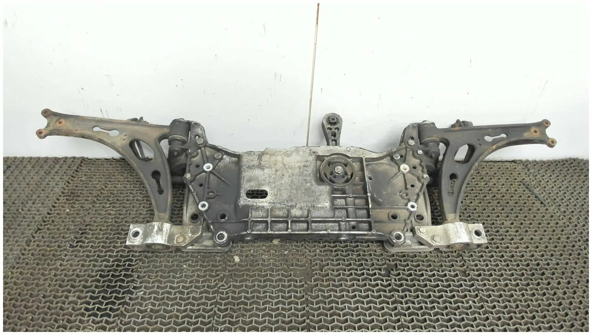 Подрамник Skoda Octavia a5. Подрамник Octavia a5.