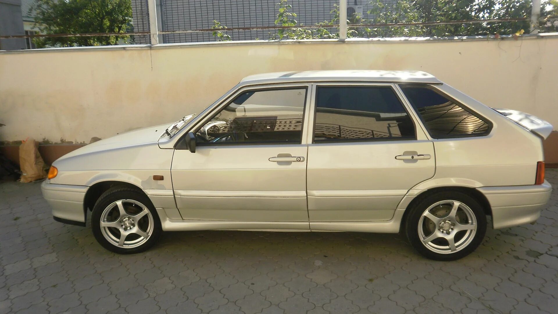 Rw 125 r15 ваз 2114. Калина седан на литье р15. Slik l5411 гранта. Лада калина 1 хэтчбек серебристая. Hyundai solaris r15.