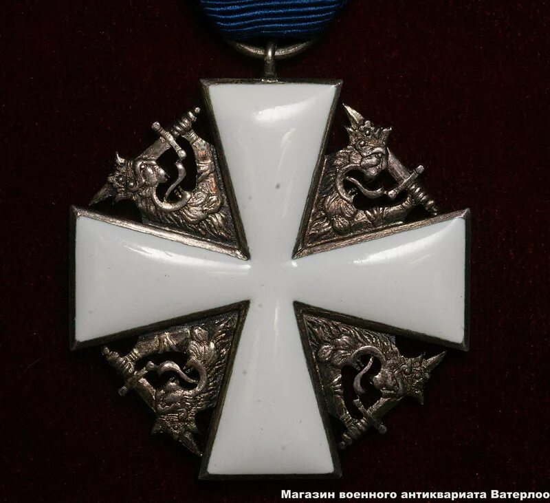 Орден белой розы финляндии большой крест. Орден белой розы финляндии большой крест. Орден белой розы финляндии. Командорский крест ордена льва финляндии. Орден белый крест с буквой внутри.