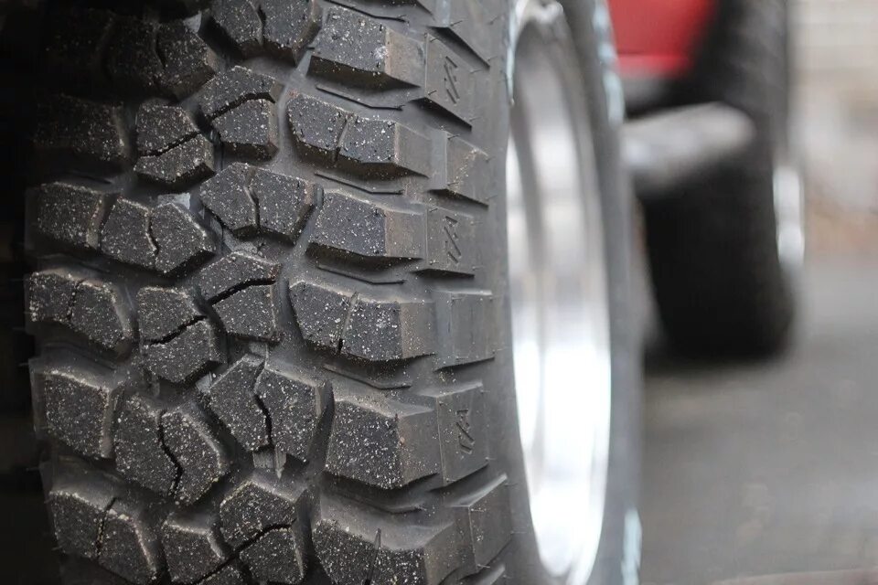 Грязевая резина на 14. BFGOODRICH km2 31x10,5 r15. Грязевые шины r14. BFGOODRICH грязевая резина. Грязевая резина r14 на ВАЗ.