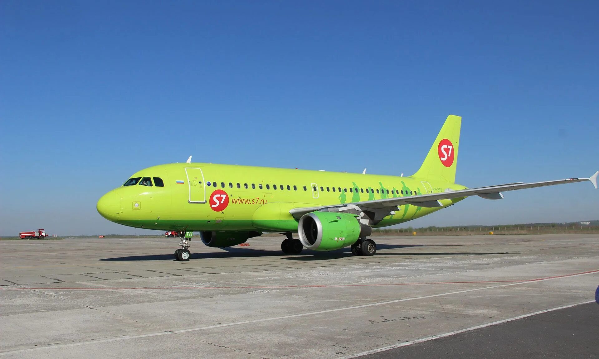 Эсеван 7 купить. S7 Эйрлайнс. Самолёты авиакомпании s7 Airlines. Зелёный самолёт s7. Самолет Джей Севен.