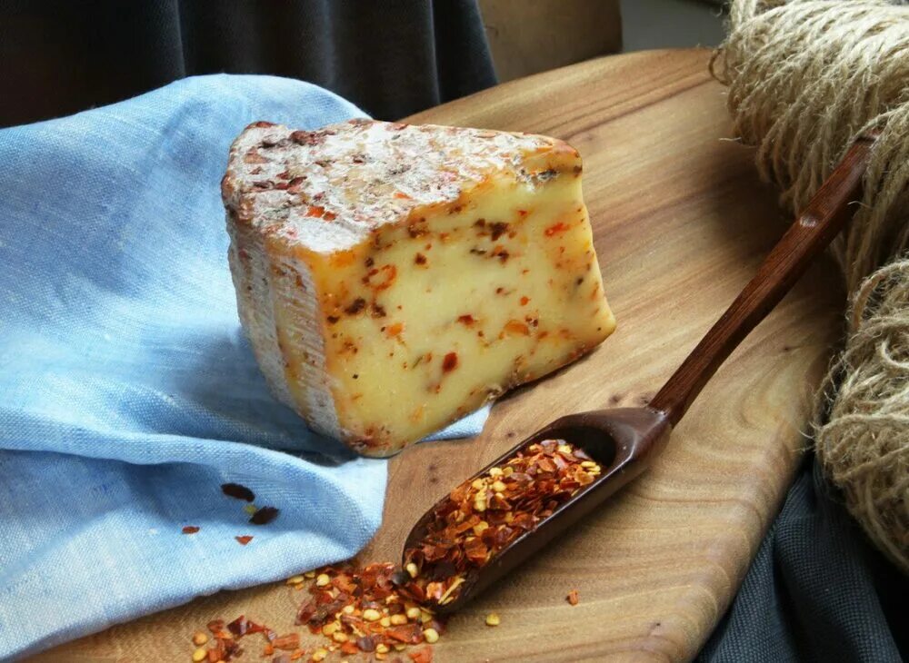 добавки в домашний сыр. добавки в домашний сыр. кочета сыр. дагестанский домашний сыр. адыгейский сыр с приправами.