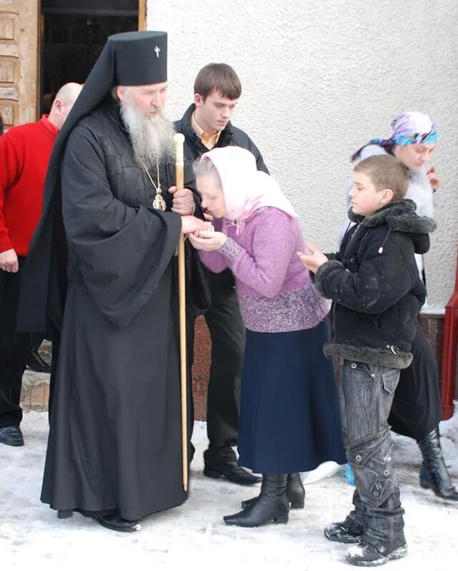 Благословение священника. Батюшка благословляет. Благослови батюшка. Благословение батюшки. Как попросить благословения