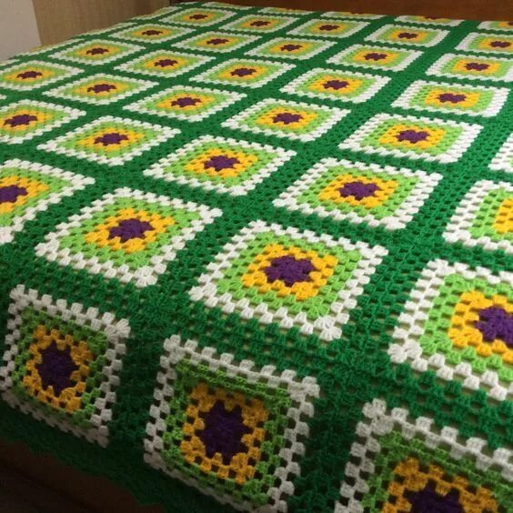 My bedspread and cushions just need to finish border on the bedspread Вязание кр