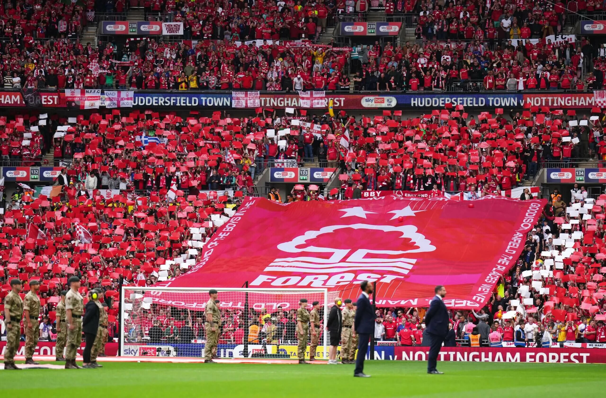 Футбольный клуб Ноттингем Форест. Фелипе Ноттингем Форест. Nottingham Forest Fans. Фан сектор Ноттингем Форест. Лутон таун нотингем форест