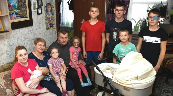 Родители 11 группа. Дети из детского дома. Дом для мамы. Дом для большой семьи. Семья мама.