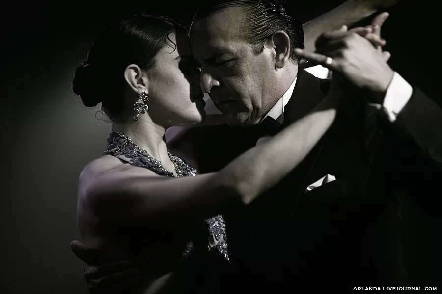 Tango private. Колин Ферт танго. Аргентинское танго черно белое. Белое танго. Фотографы танго.