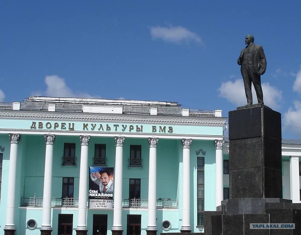 Сайт дк бмз. ДК БМЗ Брянск Бежица. Памятник Ленину ДК БМЗ Брянск. Город Брянск ДК БМЗ. Площадь ДК БМЗ Брянск.