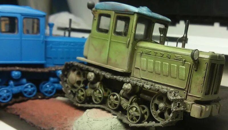 Трактор звезда. Трактор звезда. Стз-3 трактор. Стз-5 гусеничный тягач 1 35 звезда. Мтз 80 ашет.