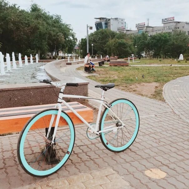 Купить велосипед улан. Велопрокат Тобольск. Велосипедисты в Улан Удэ. Брендирование велосипедов Улан-Удэ. Бутик велосипедов на Истоке Улан-Удэ.
