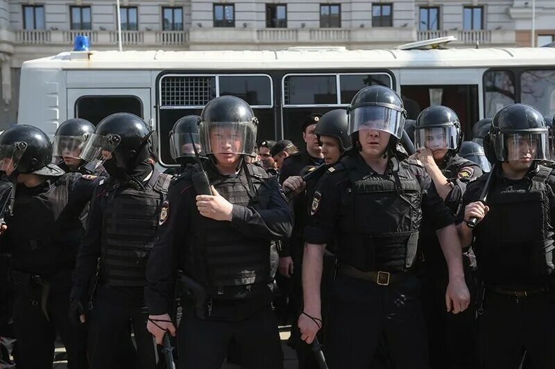 Почему в спб много полиции. Полиция россии. спецназ полиции. много полицейских. куча полицейских русских.