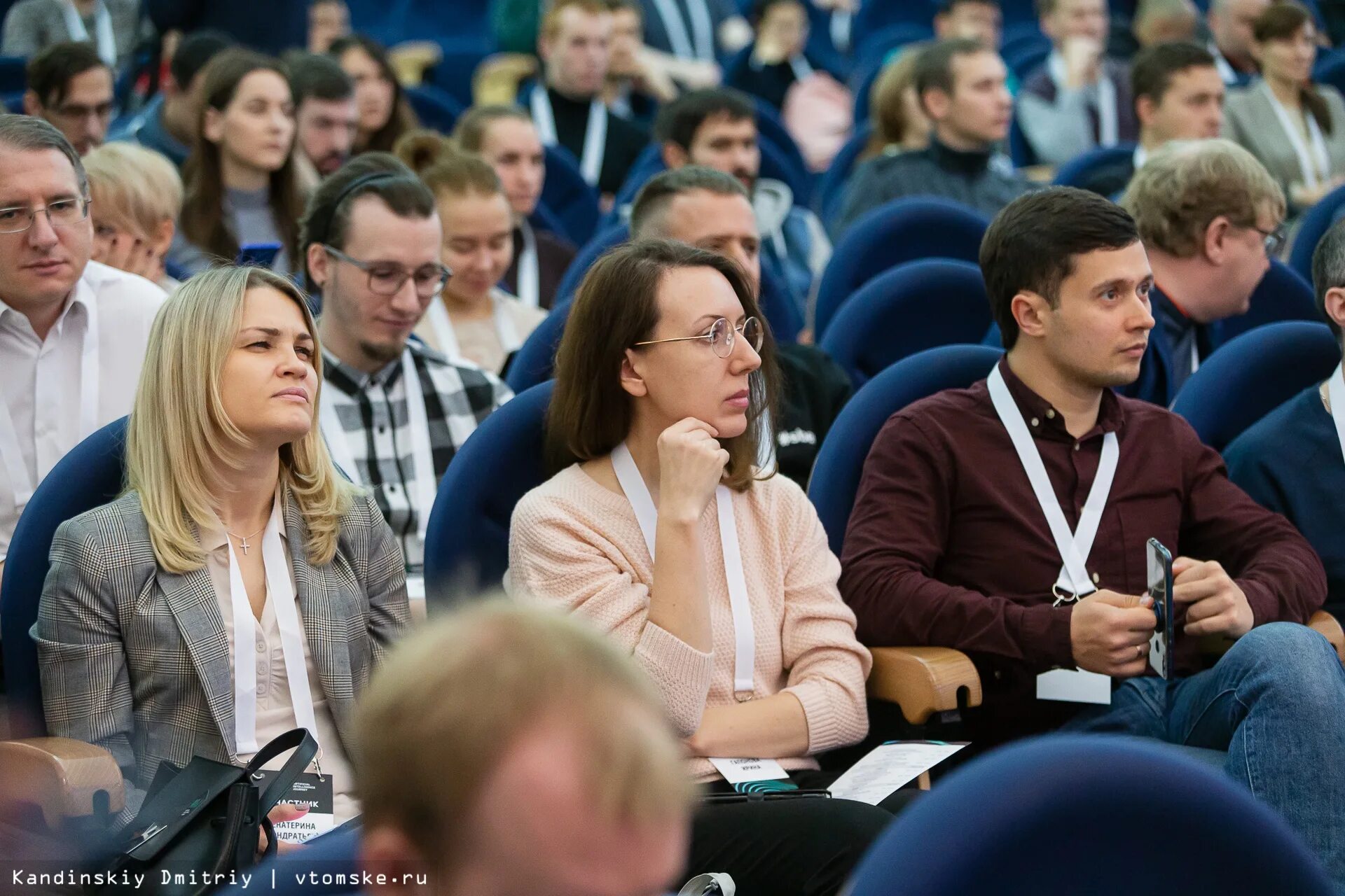 Создавать будущее конференция. Конференция по искусственному интеллекту. будущее начинается сегодня конференция. стать спикером на конференции. бизнес конференция сбера.