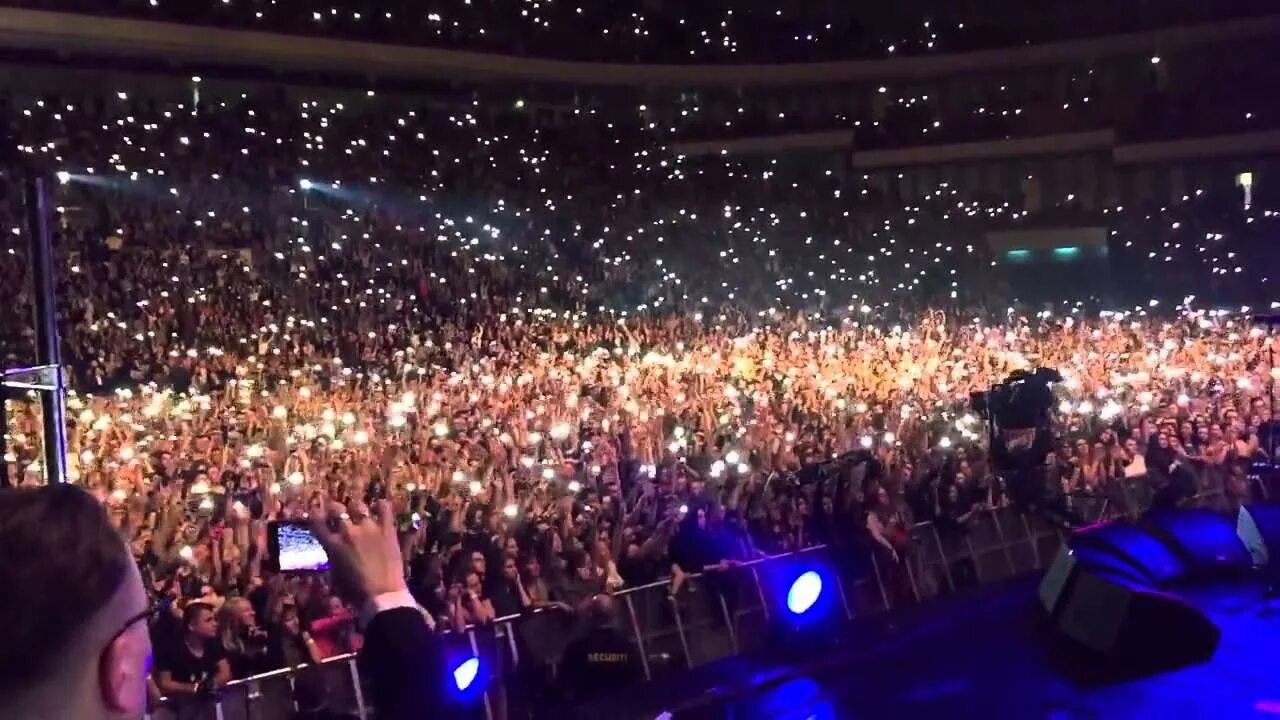 Аудитория певца. Вчерашнее выступление. Зал со зрителями. Зал с людьми. Виды цен.