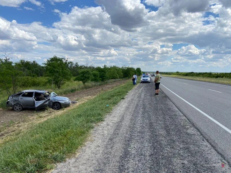 Автодорога р22 Каспий Волгоградская область. Авария в Волгоградской области вчера. Кювет дороги. Авария в Иловлинском районе Волгоградской области.