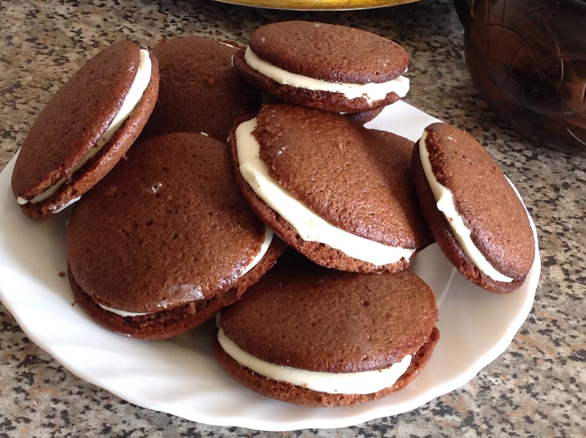 пирожное чокопай в домашних условиях. чоко пай домашний. американские пирожные вупи пай. вупи пай шоколадный. пирожное чокопай в домашних условиях.