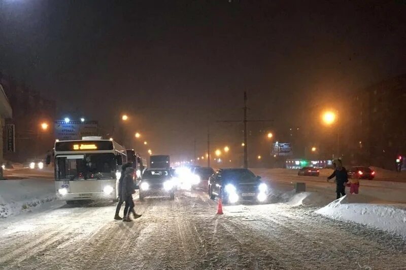 В тамбове перевернулся автобус. Водитель погрузчика женщина. Деловые линии работа водителем. Директор автоколонны 1456 череповец. Водитель в череповце свежие вакансии.