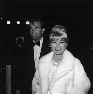 1969: Lana Turner and Robert Eaton - HarpersBAZAAR.com Old Hollywood Glamou...