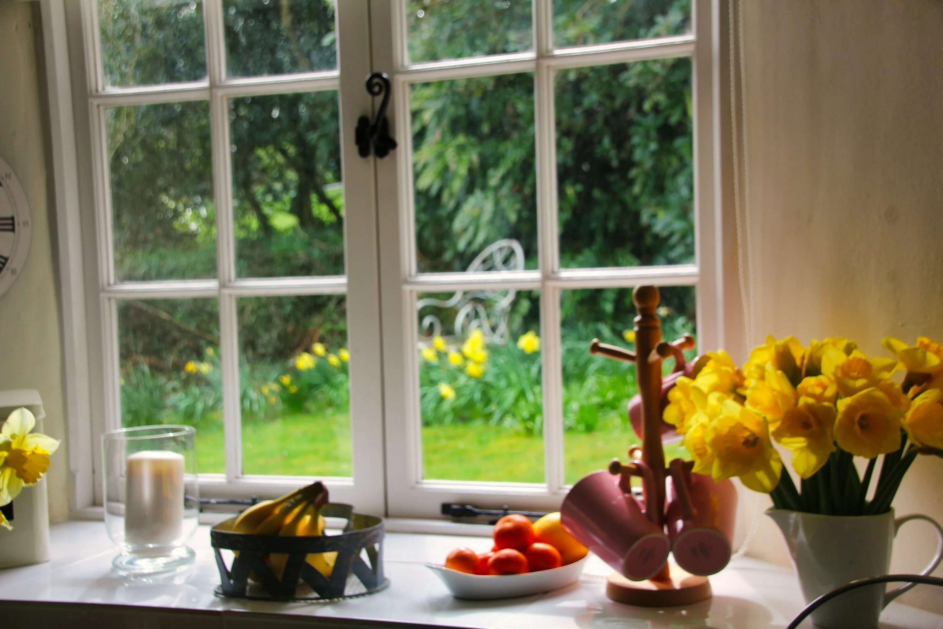 The table is the window