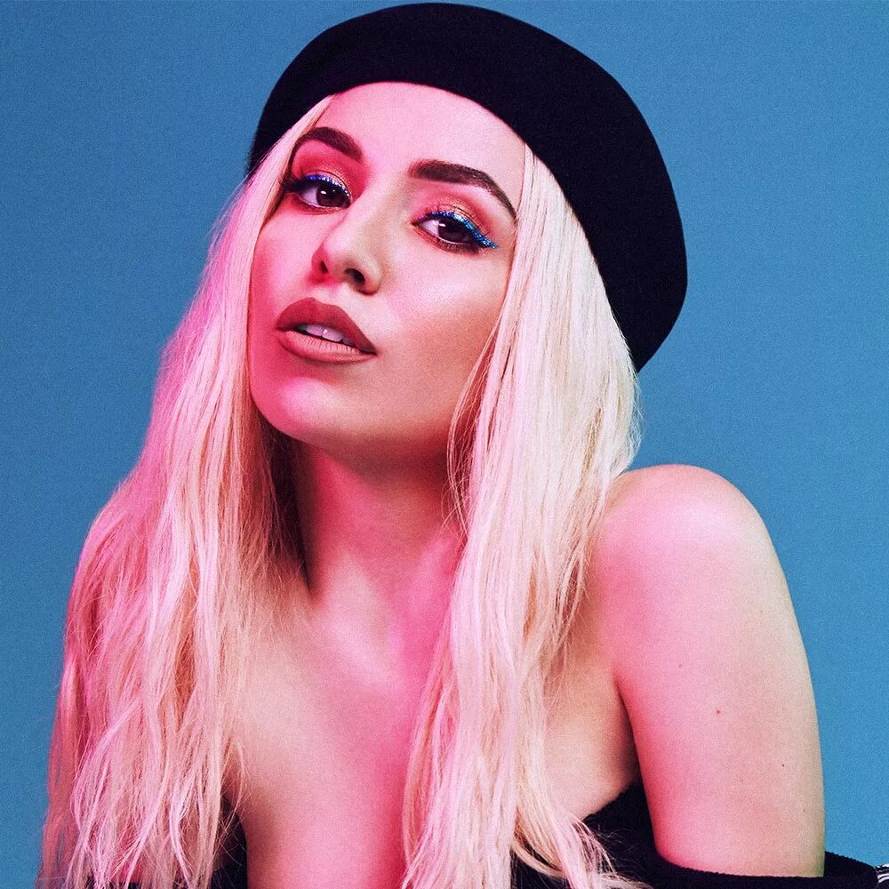 Ava max лучшее. Ava max. эва макс певица. ава макс 2025. ava max американская певица.