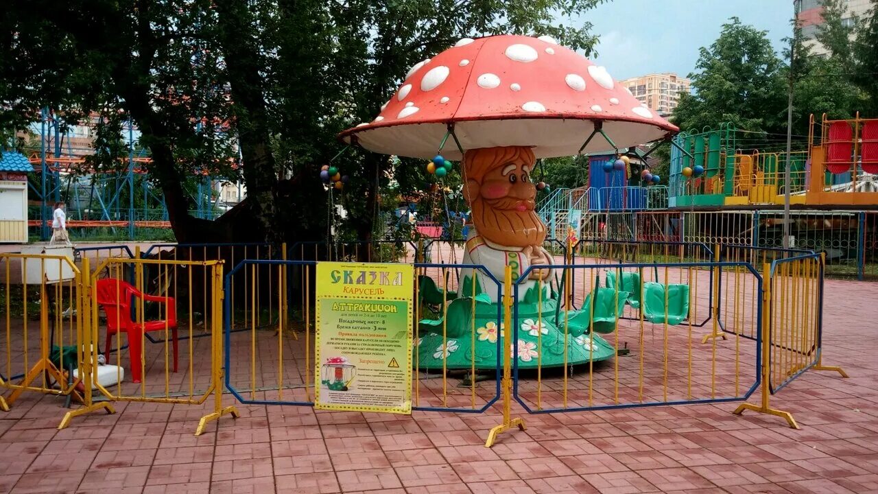 сказка аттракционы. аттракцион лабиринт. кулебаки парк площадка. центральный парк новосибирск аттракционы. детский парк новосибирск.