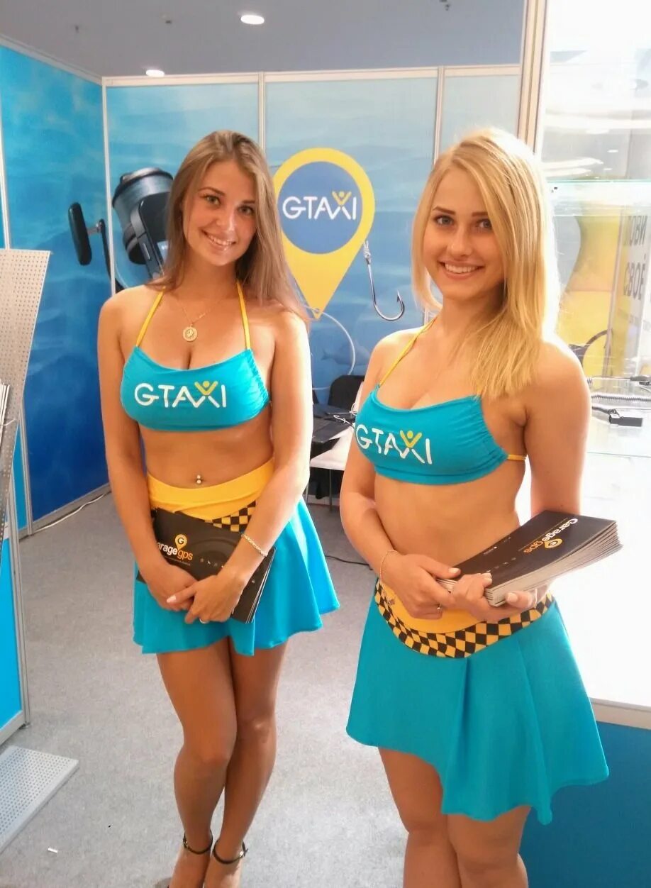 Промоутер. Креативные промоутеры. Промоутер раздача листовок. Раздача листовок. Промоутер.