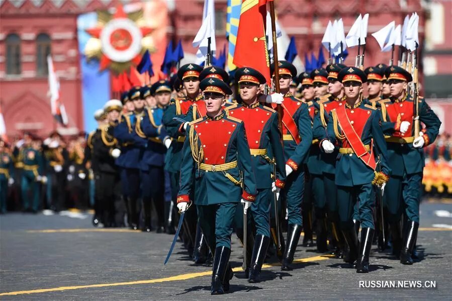 Впервые на параде. Парад. Атрибуты для парада. Атрибуты на парад 9 мая. Парад сердец.