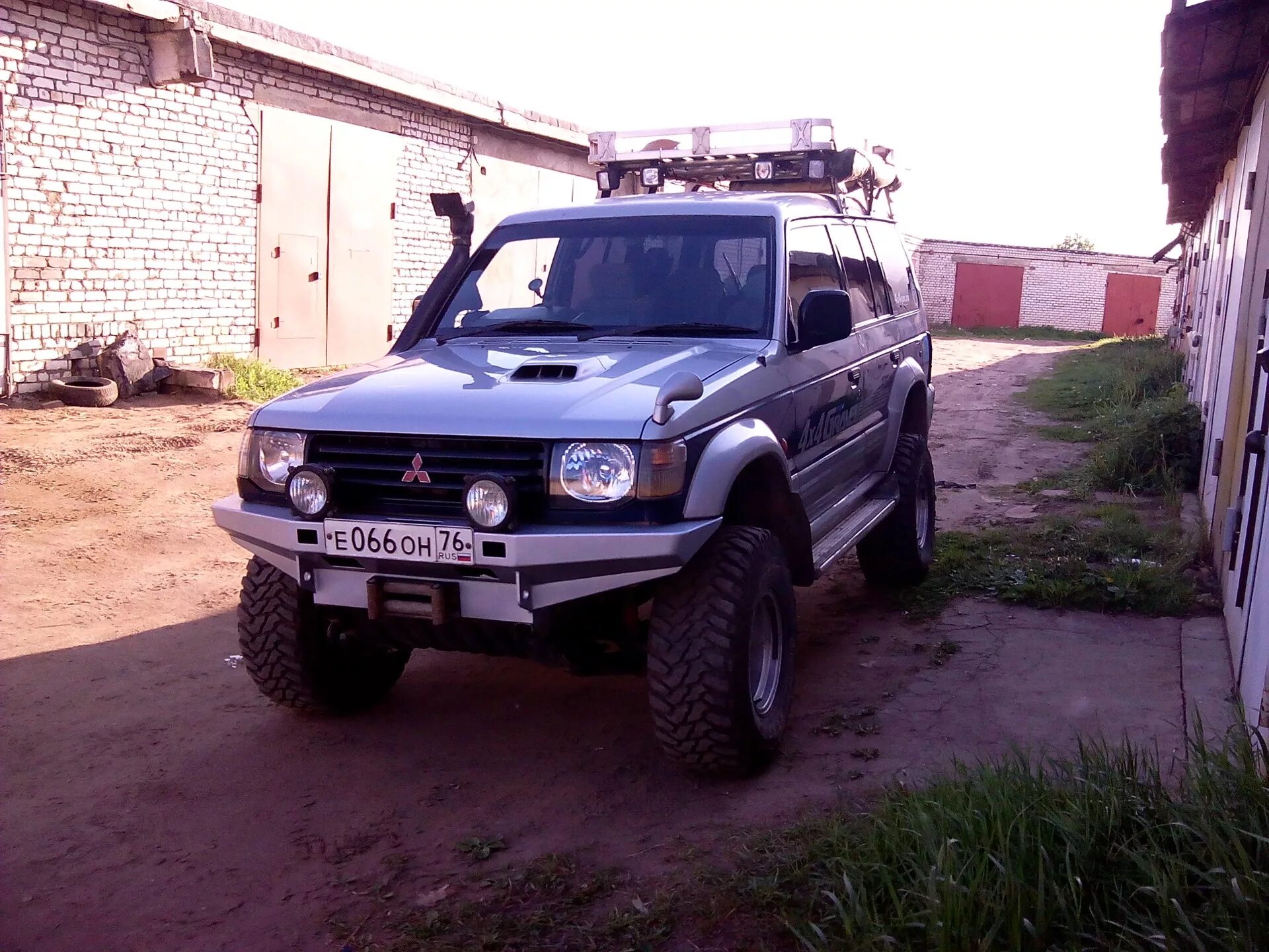 Купить ммс паджеро. Mitsubishi Pajero 2. Силовой бампер на Мицубиси Паджеро 2. Силовой бампер на Паджеро 2 коротыш. Мицубиси Паджеро 2 коротыш.