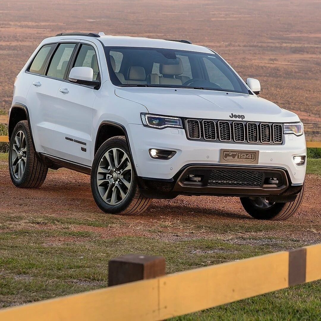 Jeep grand cherokee 2016. Джип гранд чероки 2016. Jeep grand 2016. Джип гранд чероки 2016. Grand cherokee 2016.