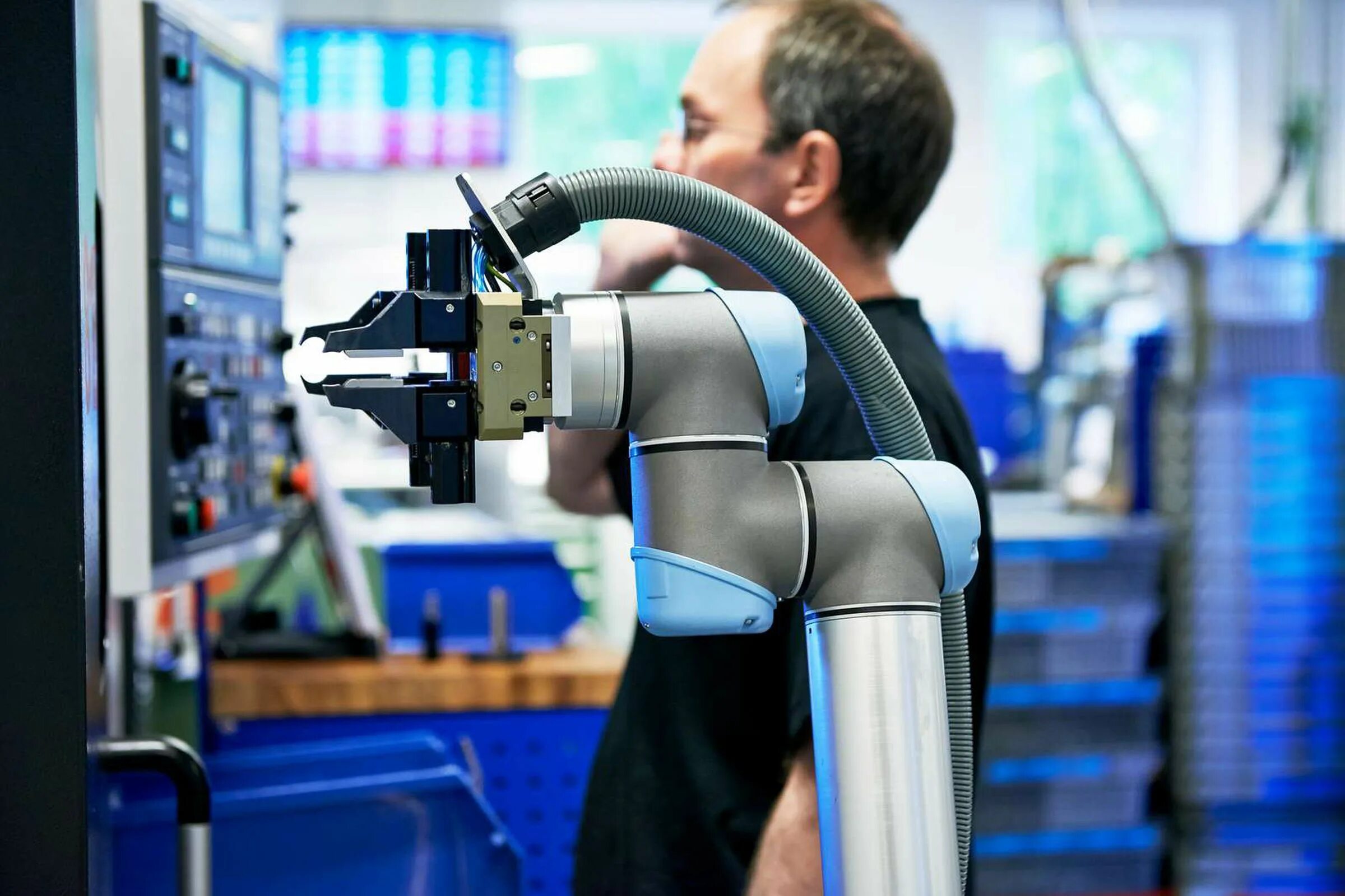 Примеры использования роботов. Промышленные роботы. Роботы для автоматизации производства. Роботы в промышленности. Искусственный интеллект d промышленности.