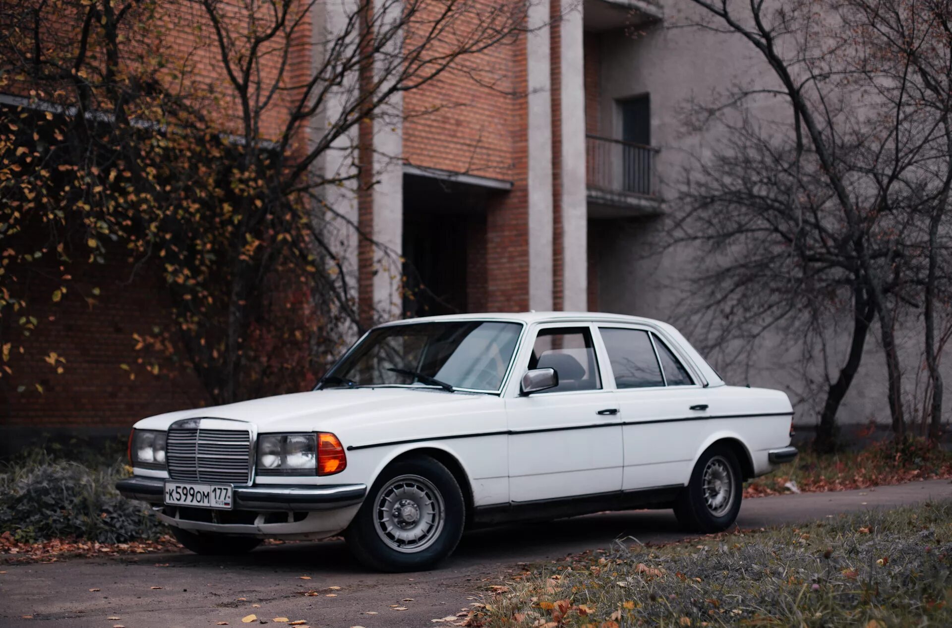 Mercedes w123. Мерседес 123. Мерседес w123 белый. Мерседес 123 2.8. Мерседес 123 купить в россии