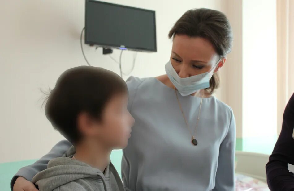 Палата в московской больнице. Малютки отказники. Интернат для детей. Детский дом. Опека больница.