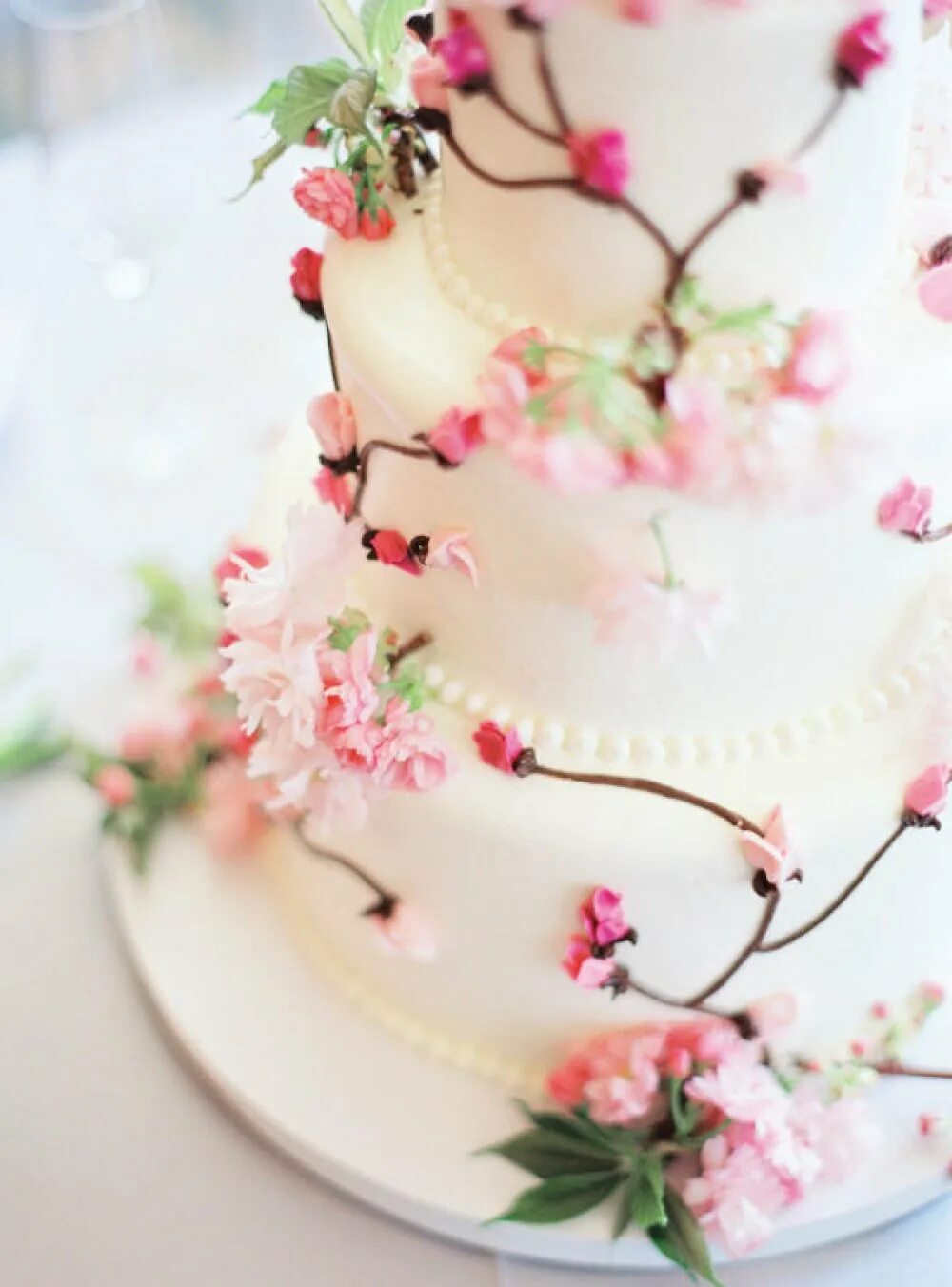 Торт с цветами. Нежный торт с цветами. Торт с цветочками.