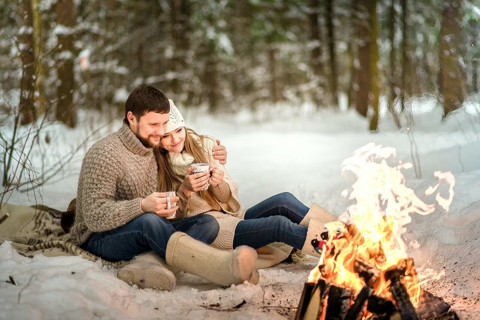 Уютный плед камин. Зимний поход. Греемся зимой. Горячий чай зимой. Греться зимой.