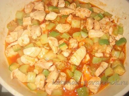 Тушеные кабачки с грудкой