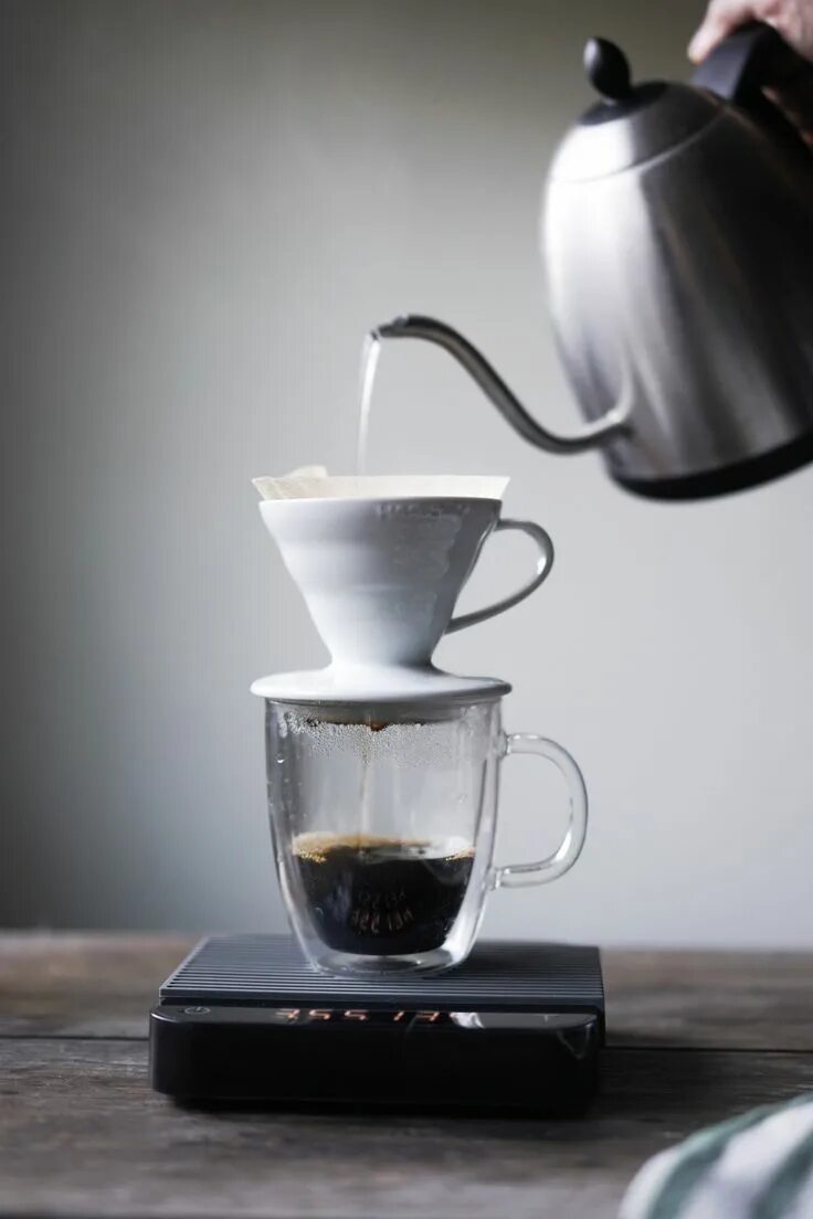 V60 воронка Hario черная. Пуровер кофе. Кофе через фильтр. Чайник для кофе.