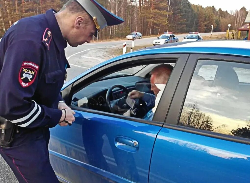 ДПС человек. ДПС В Брянской области. ДПС остановили. В брянской области остановили машину