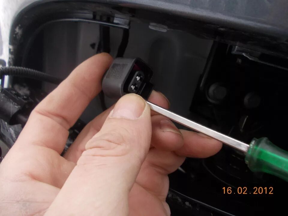 Не работает омыватель стекла причины. Омыватель заднего стекла fabia 1. шкода фабия омыватель заднего ветрового стекла. омыватель заднего вида шкода фабия 2. разъем для насоса омывателя стекла шкода рапид.