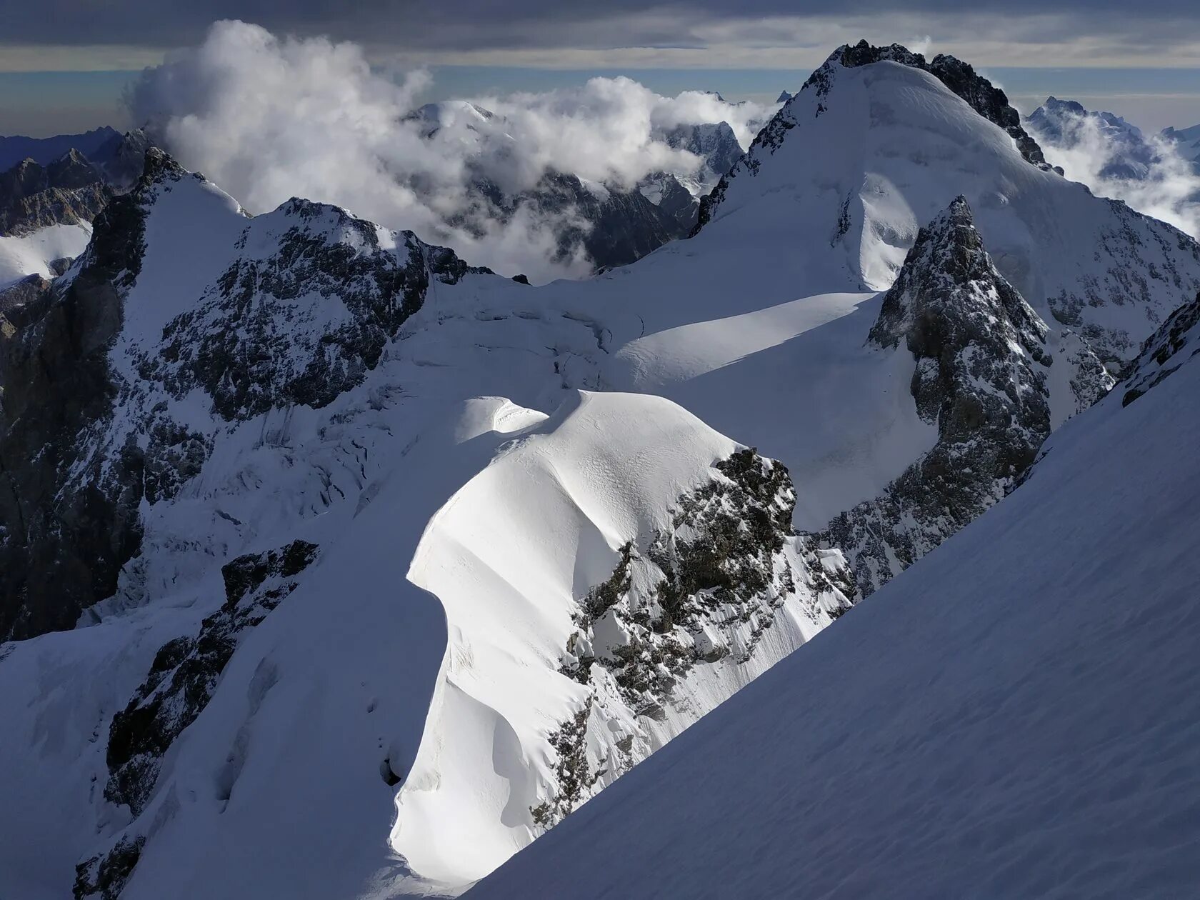 Северные вершины. Гора Ушба восхождение. Гора Ушба Приэльбрусье. Ушба с Эльбруса. Ушба альпинисты.
