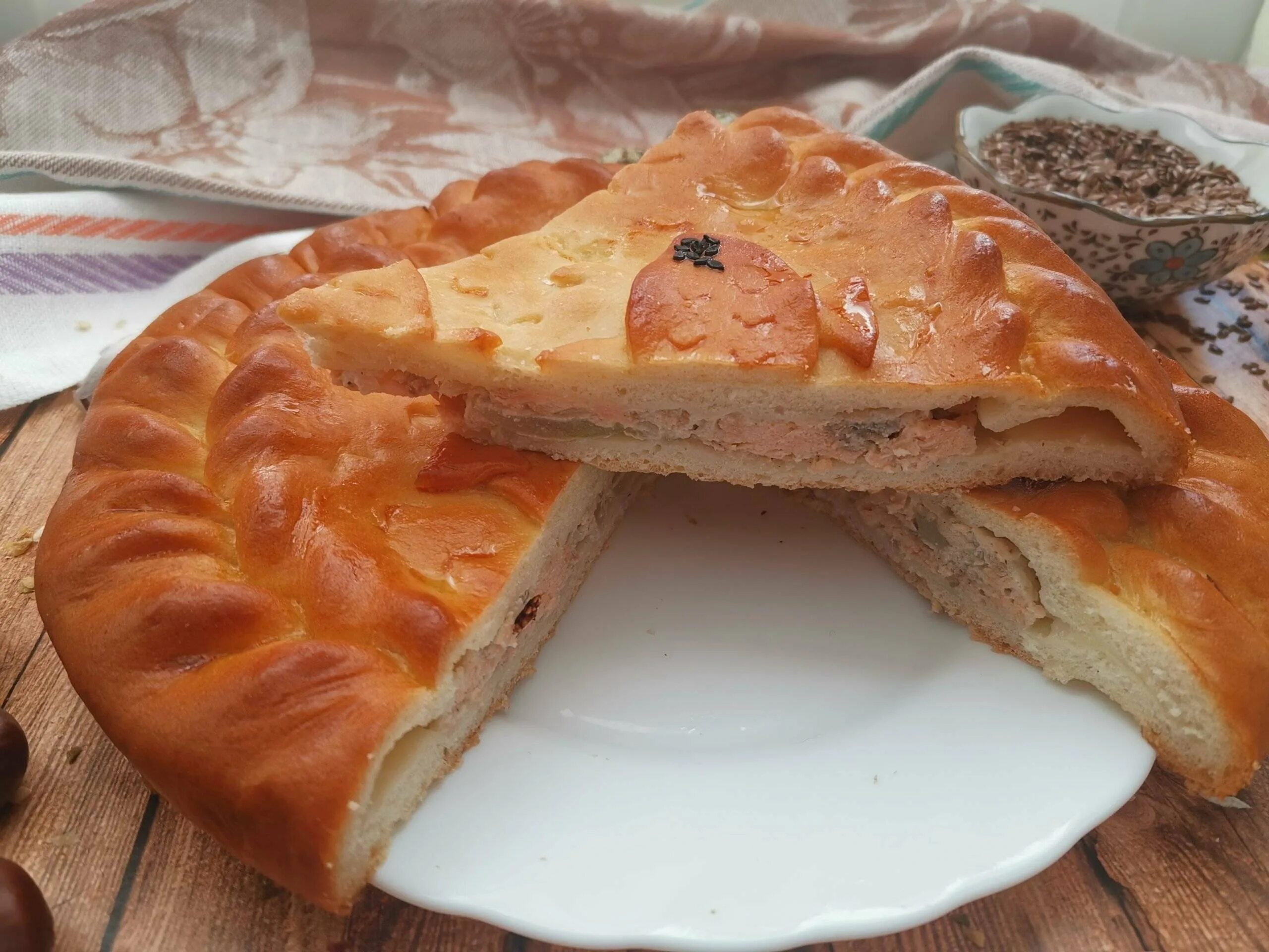 Рыбник пирог. Дрожжевой пирог с мясом. Красивый закрытый пирог. Пироги без дрожжей с рыбой духовке. Рыбник черинянь.
